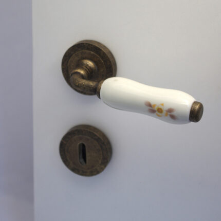 Χερούλι ροζέτα πορσελάνη με λουλούδι αντικέ 0141